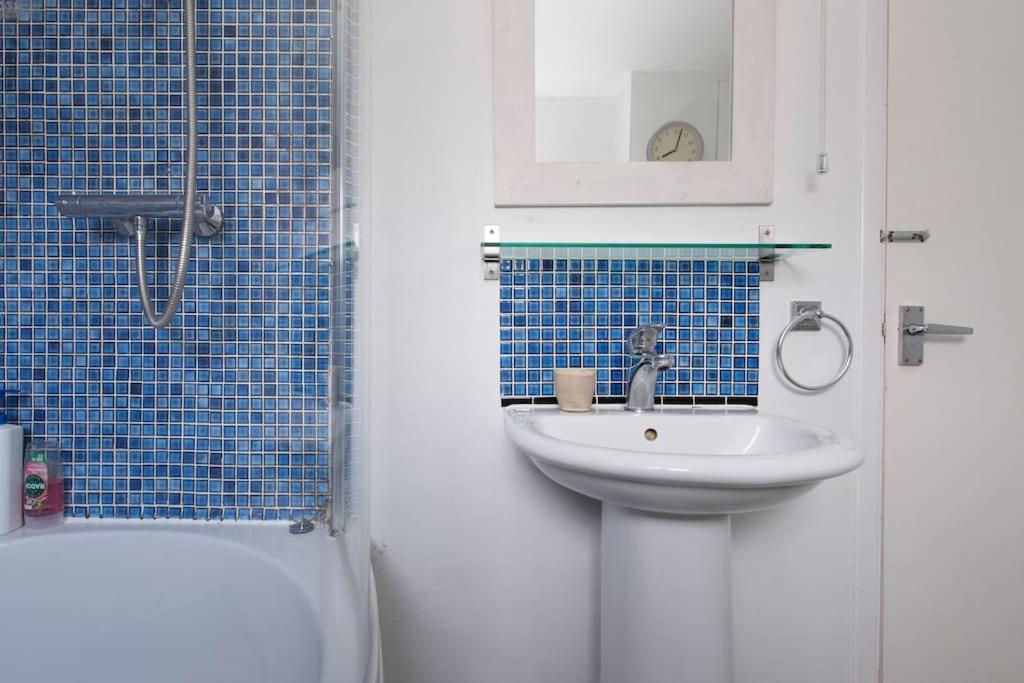 Lovely 2-Bed 15 Minutes To Central Лондон Экстерьер фото